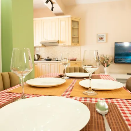 Urban Gem - * تيرانا